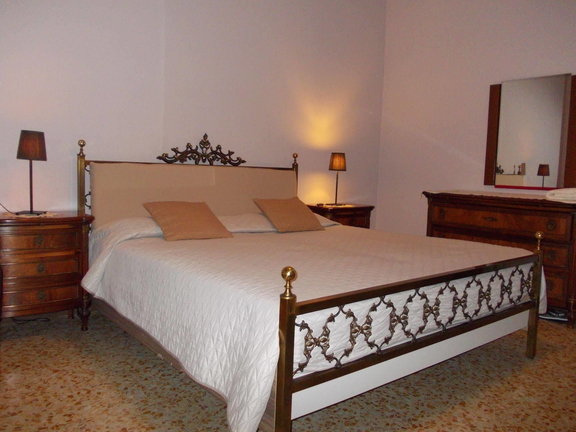 Big Brother Bed & Rooms Treviso Luaran gambar