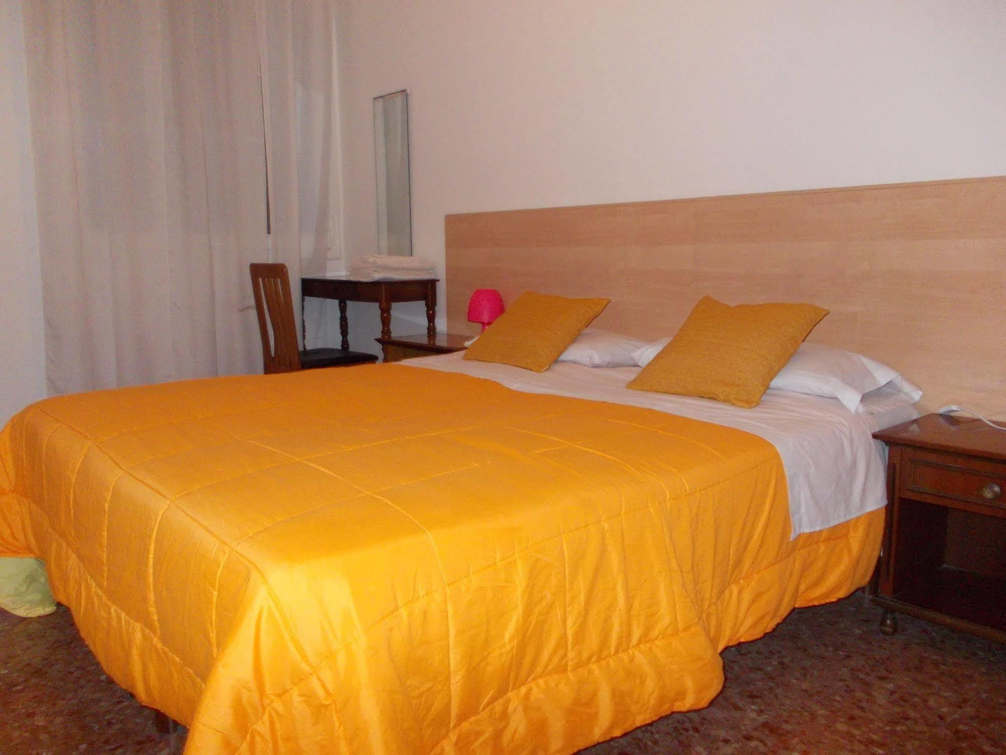 Big Brother Bed & Rooms Treviso Luaran gambar
